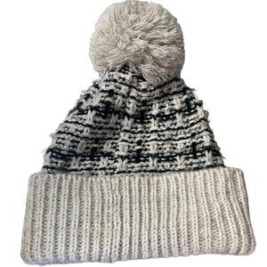 BCBGeneration Pom Pom Beanie 113B